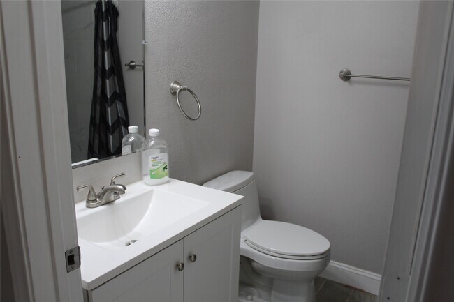 Building Photo - 5305 Southlea St