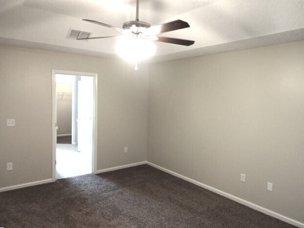 Foto del edificio - 1411 Heather Glen Ln