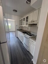 Building Photo - 169 Birdseye St