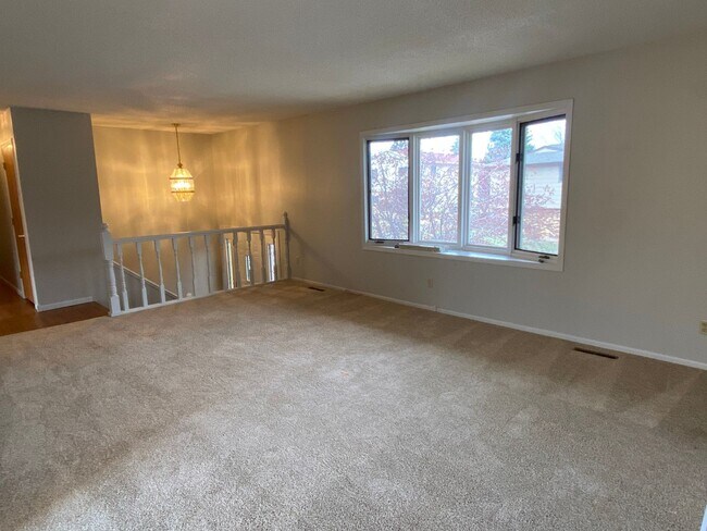 Building Photo - Elegant 4-Bedroom Split Foyer Home – West Rapid Cul-de-Sac!