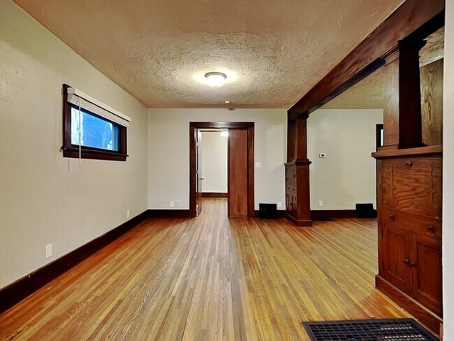 Building Photo - WINTER SPECIAL!! 1 bedroom, 1 bathroom Hou...