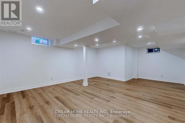 Building Photo - 16 Bond Lake Park St