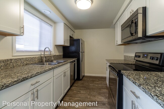 Building Photo - 2 br, 1 bath House - 3105 L St.