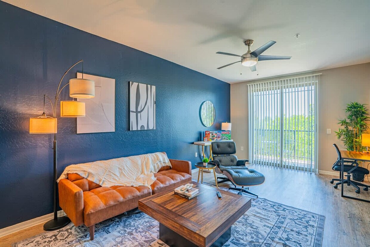 Foto principal - 1275 E University Dr