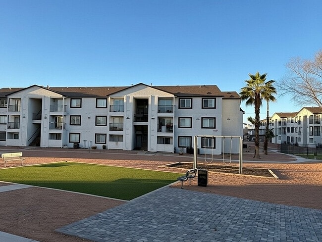 Community Courtyard & Playground - Tides at Cheyenne