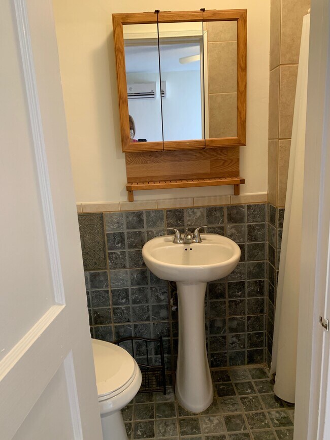 Foto del edificio - 1909 N Hollywood Way