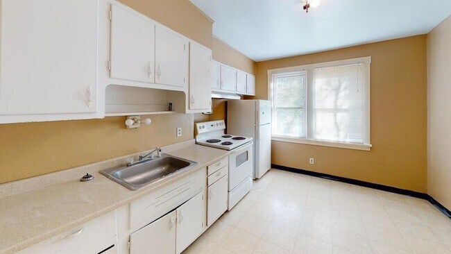 Building Photo - 40 E Hallam Ave