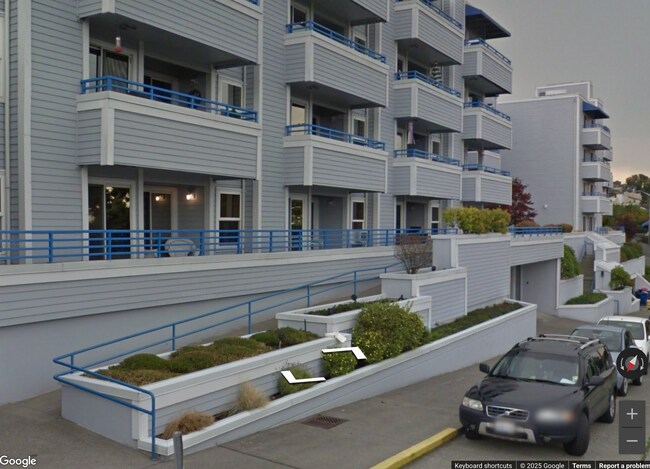 DSC06829 - 2244 13th Ave W