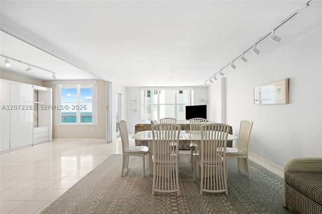 Building Photo - 5001 Collins Ave