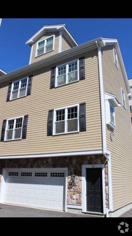 Building Photo - 75 Brackett St