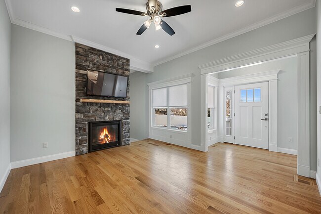 Building Photo - 137 Knowles Ave