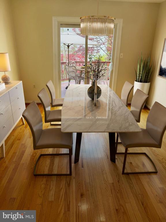 Foto del edificio - 725 Twin Holly Ln