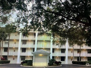 Building Photo - 1709 Whitehall Dr