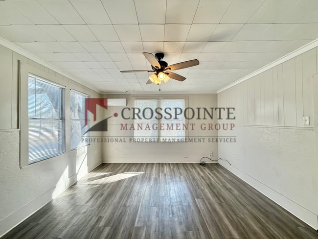Building Photo - Bow St Triplex