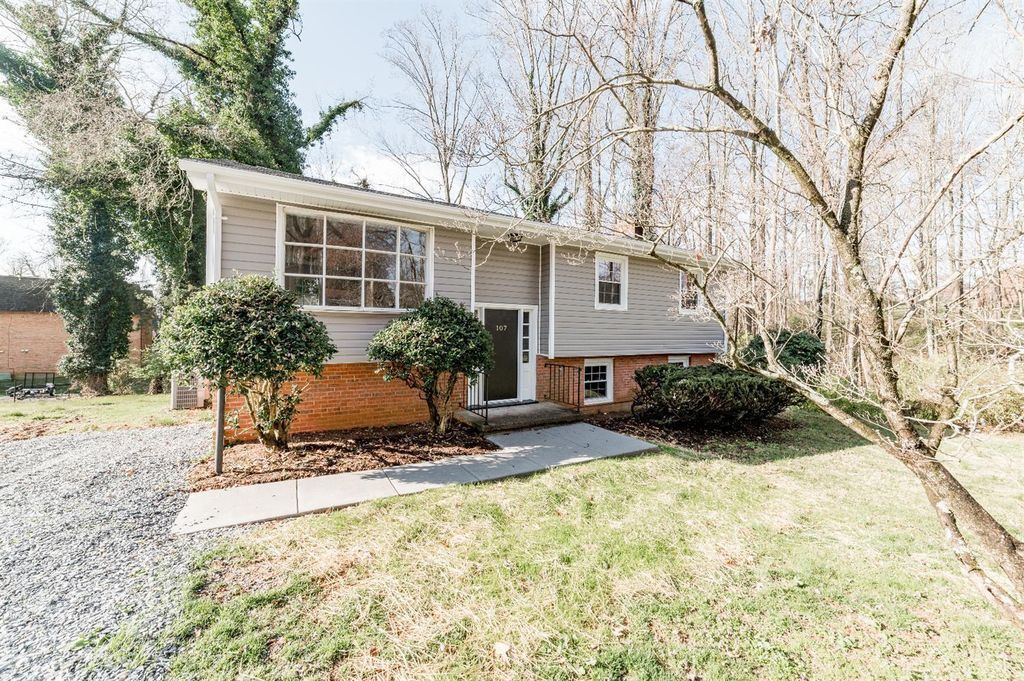 Foto principal - 107 Woodway Dr