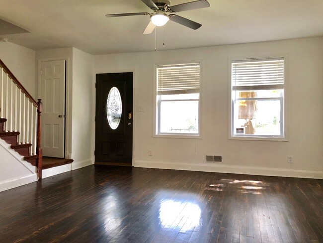 Foto del edificio - Updated 3 Bedroom Townhome - Edmondson/Hun...