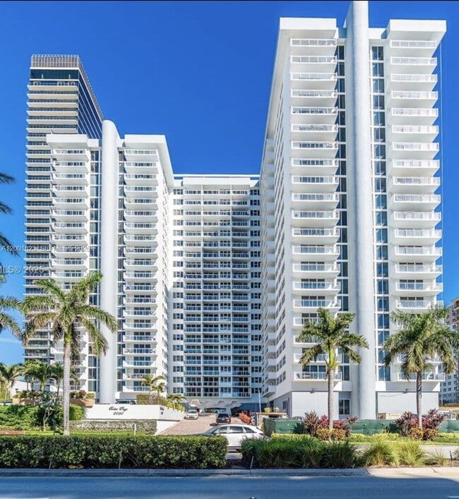 Building Photo - 2030 S Ocean Dr