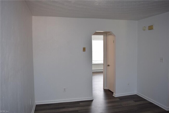 Building Photo - 6228 Chesapeake Blvd