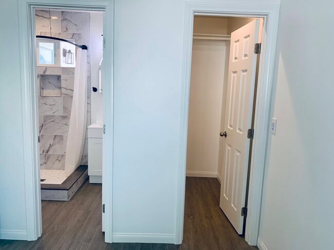 Building Photo - 910 S Maple St