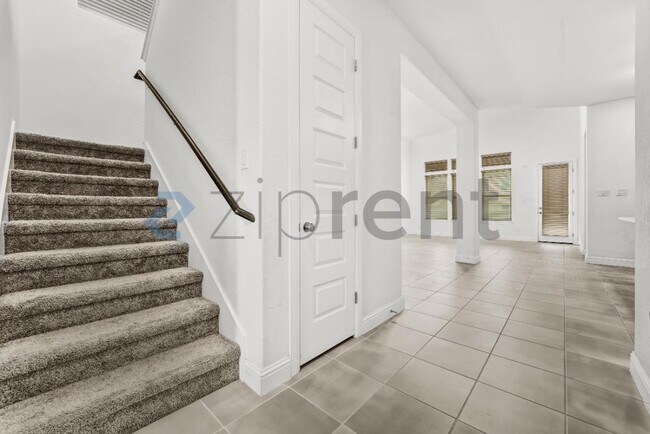 Building Photo - Unit