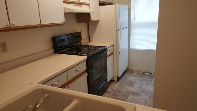 kitchen - 3122 W Kunkle Blvd