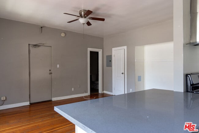 Foto del edificio - 661 Shatto Pl