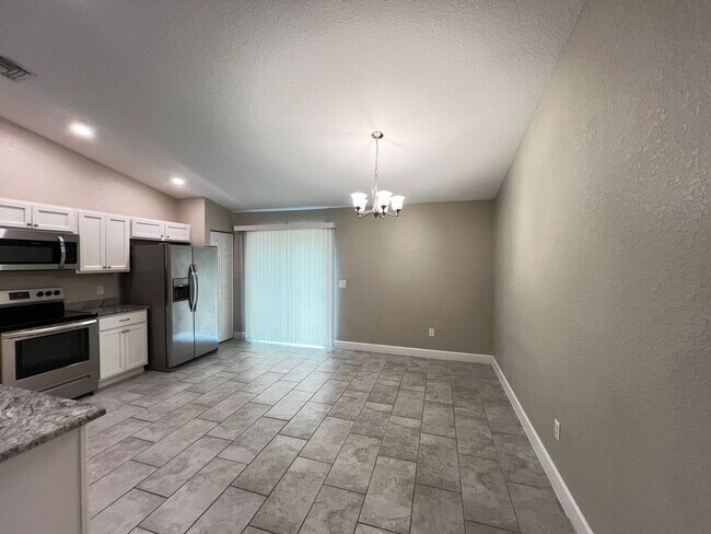 Building Photo - BEAUTIFUL 3 Bedroom, 2 Bathroom Home in Oc...