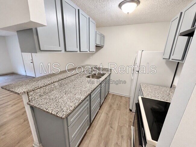 Building Photo - 15061 Polk St