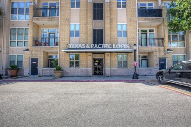 Foto principal - 201 W Lancaster Ave