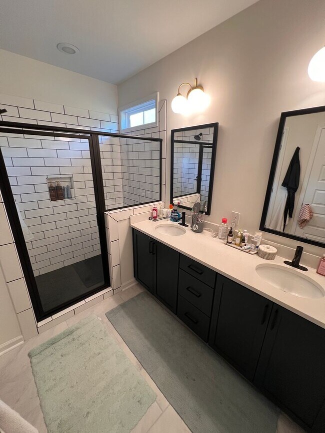 Foto del edificio - 9852 Bluestone Cir