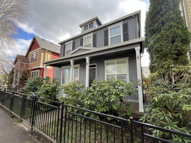 Building Photo - Bright & Beautiful Updated 3 bed, 2.5 Home in Hillsboro Orenco Gardens! Plus Den on main level