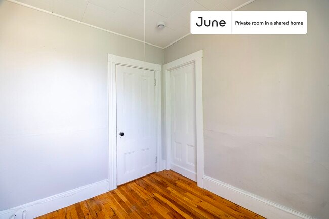 Building Photo - Room in Shared 4 bed/1 bath home