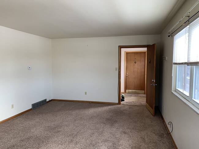 Living Room - 5400 Beacon Hill Rd