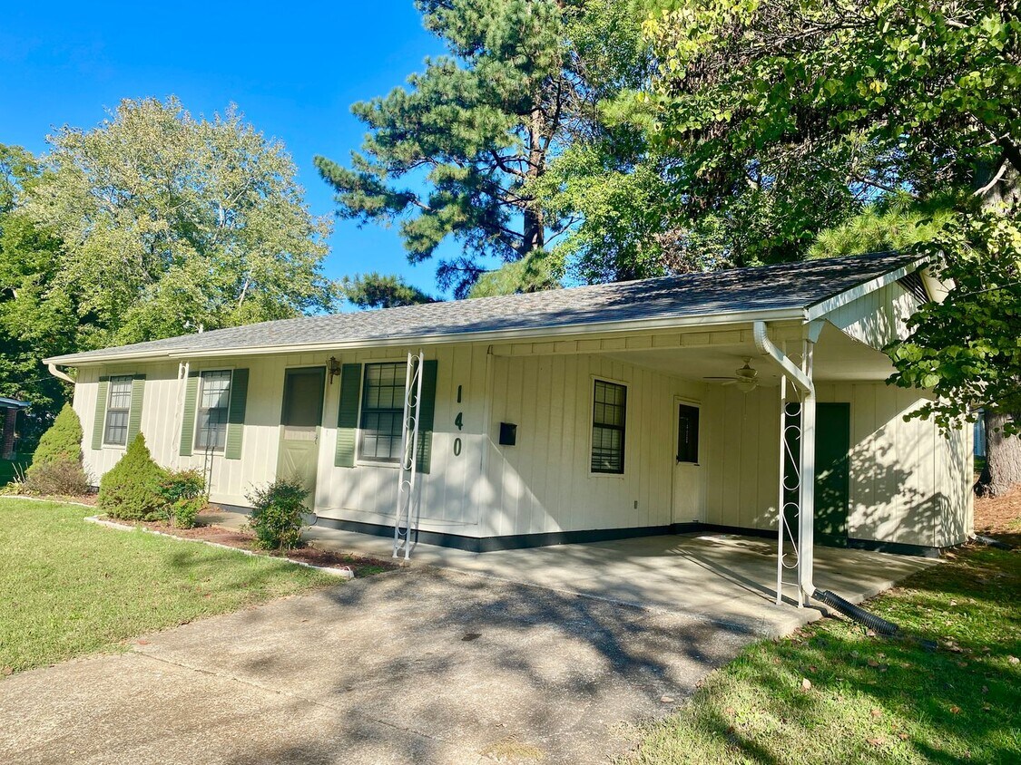 Foto principal - Excellent Mid-Town Martin Location