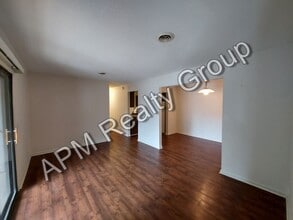 Building Photo - 721 Deerwood St