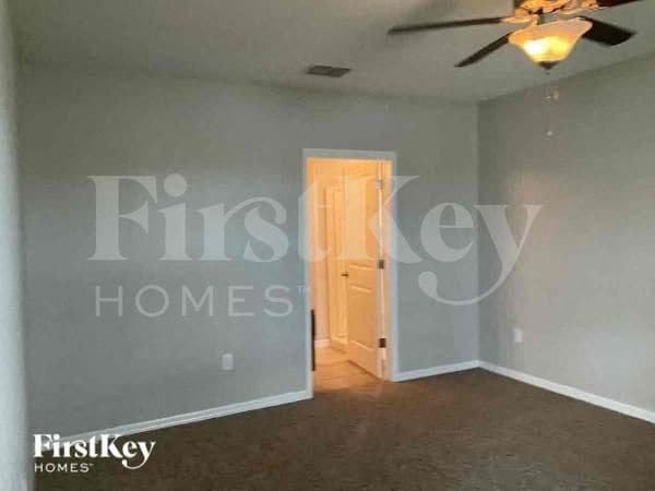 Foto del edificio - 138 Cascade Bend Dr