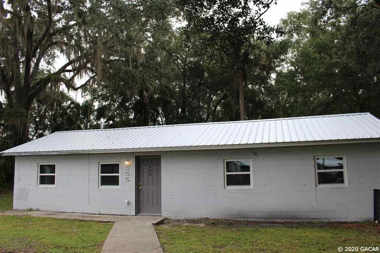 Foto principal - 655 NE Waldo Rd