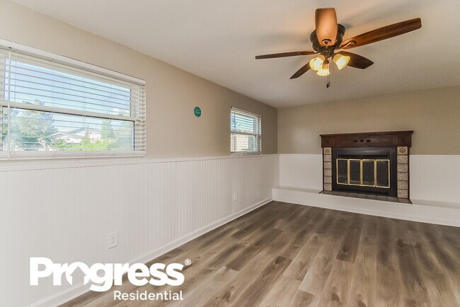 Building Photo - 4945 Manzana Dr