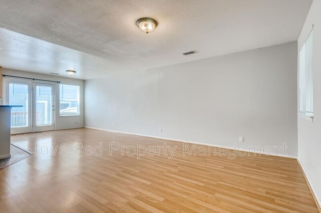 Building Photo - 5793 Ceylon St