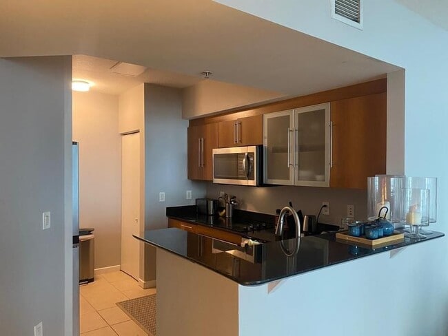 Foto del edificio - 325 S Biscayne Blvd