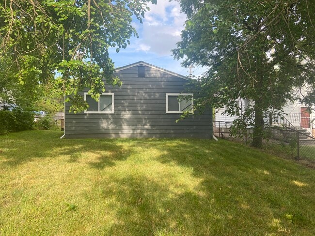 Back - 107 N Roselawn St