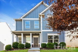 Building Photo - 207 Stillwood Dr