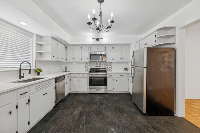 Building Photo - 10454 S Claremont Ave