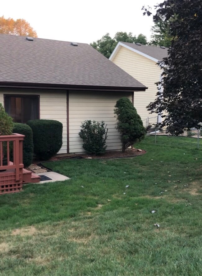 Building Photo - 830 Glenridge Rd