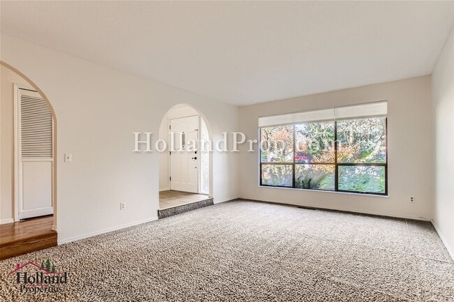 Building Photo - Lovely 4 bedroom home in a desirable Beave...