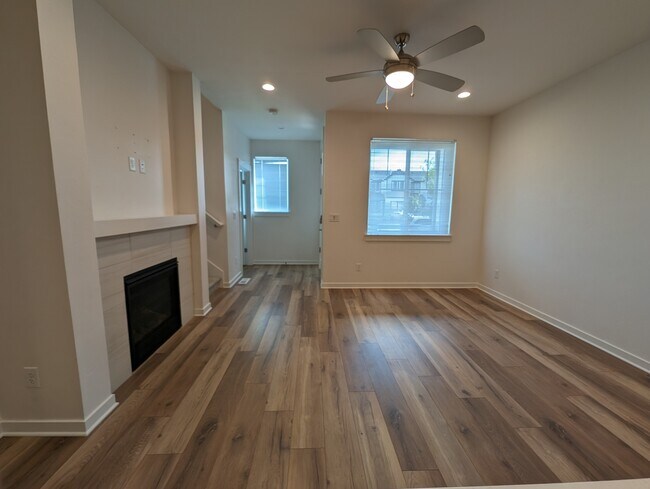 Building Photo - 4132 SE Century Blvd