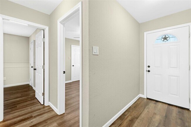 Foto del edificio - 1105 Hughmont Dr