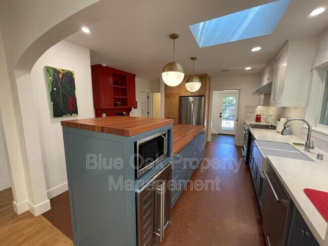 Foto del edificio - 1191 E 7th St