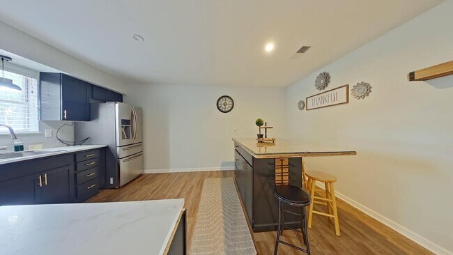 Foto del edificio - 3083 Skyline Dr