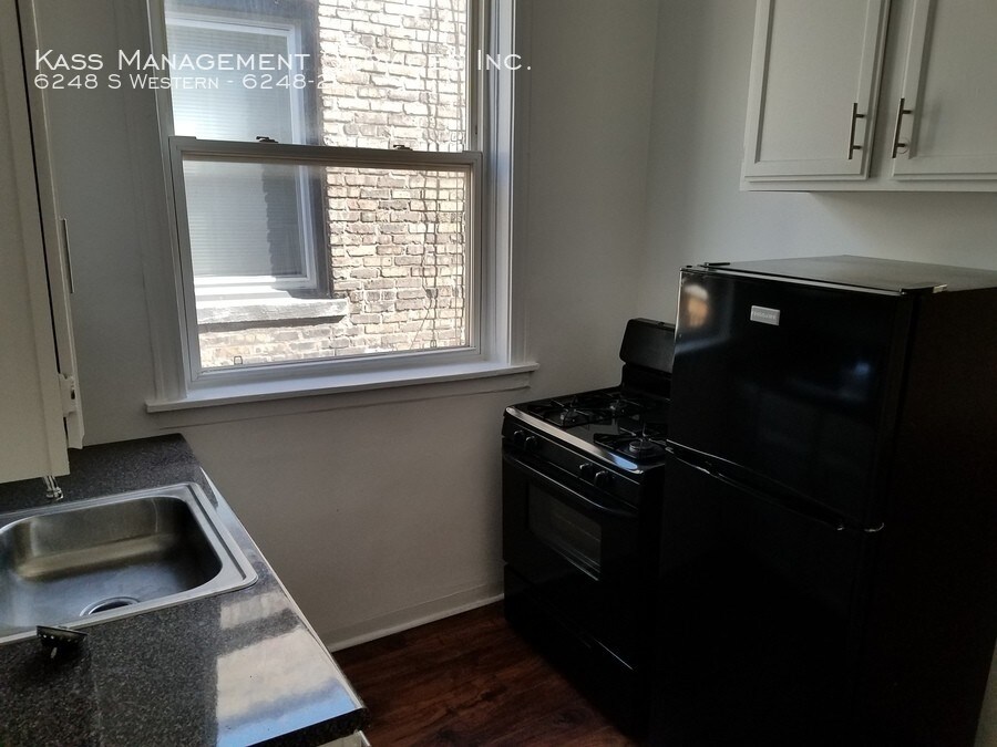 Foto principal - 6248 S Western Ave